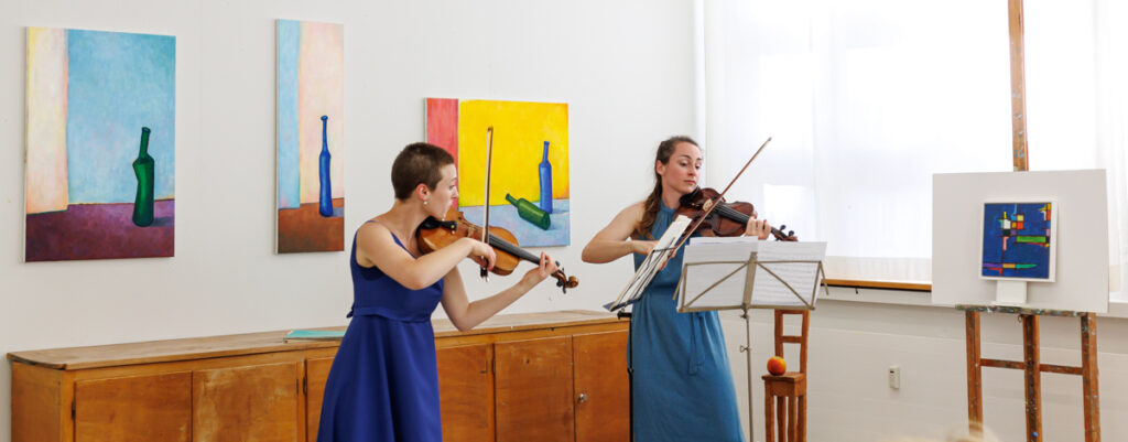 Mira Spengler (vl), Johanna Kulke (vl) (v. l. n. r.)