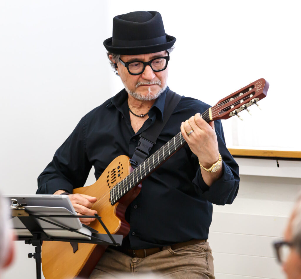 Lady Chanson Companie UnLtd - Yehudi Poblete (guitare)